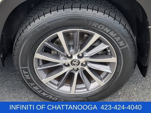 Used 2019 Toyota Highlander XLE AWD/4WD image 30