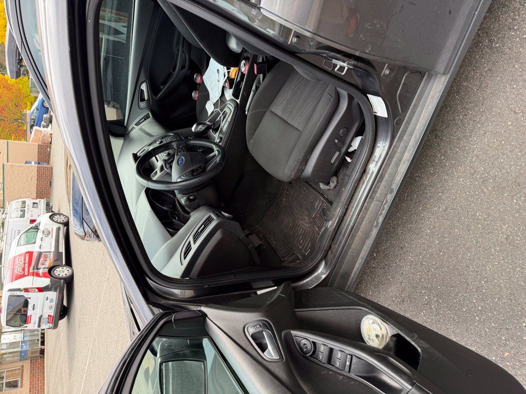 Used 2016 Ford Focus SE w/ SE Cold Weather Package FWD image 2