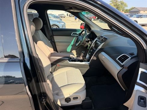 Used 2015 Ford Explorer XLT AWD/4WD image 11