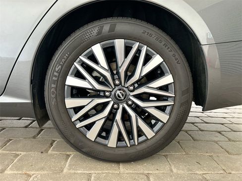 Used 2024 Nissan Altima 2.5 SV image 38