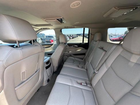Used 2018 Cadillac Escalade ESV Premium Luxury AWD/4WD image 9