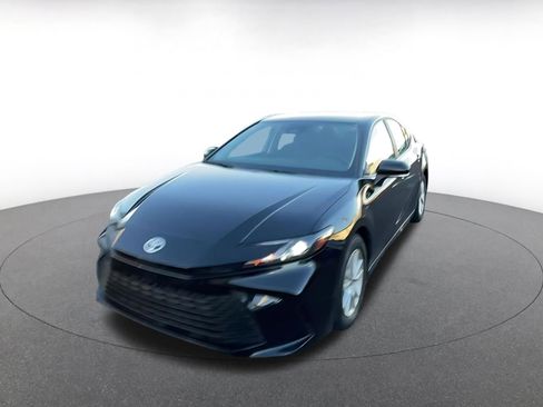 Used 2025 Toyota Camry LE image 8