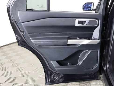 Used 2023 Ford Explorer XLT AWD/4WD image 23