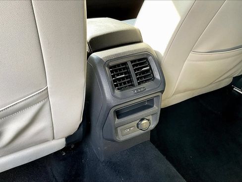 Used 2021 Volkswagen Tiguan SEL AWD/4WD image 12