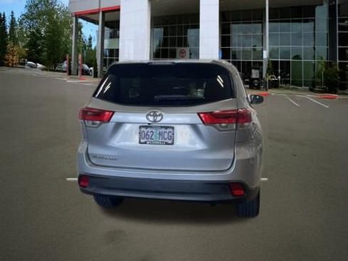 Used 2017 Toyota Highlander LE FWD image 20
