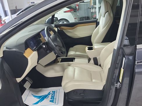 Used 2018 Tesla Model X 100D image 5