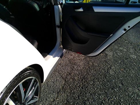 Used 2013 Volkswagen Jetta GLI FWD image 40