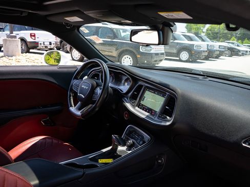 Used 2019 Dodge Challenger SRT Hellcat RWD image 32