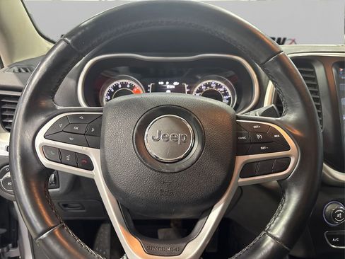 Used 2018 Jeep Cherokee Latitude Plus image 23