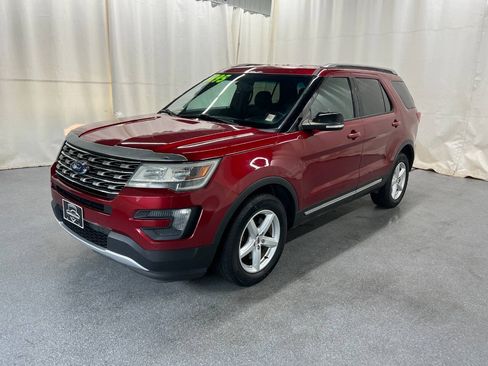 Used 2016 Ford Explorer XLT AWD/4WD image 1