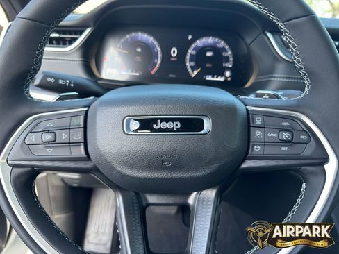 New 2025 Jeep Grand Cherokee L Laredo image 19