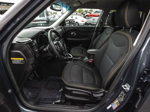 Used 2016 Kia Soul + FWD image 20