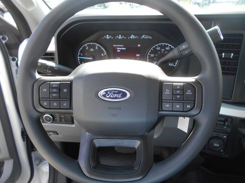 New 2025 Ford F550 4x4 Regular Cab Super Duty image 27