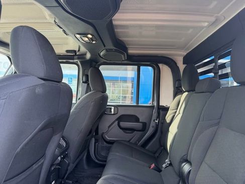 Used 2023 Jeep Gladiator Willys image 10