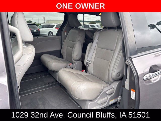 Used 2019 Toyota Sienna XLE Premium FWD image 14