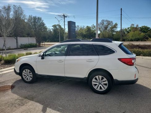 Used 2017 Subaru Outback 2.5i Premium image 9