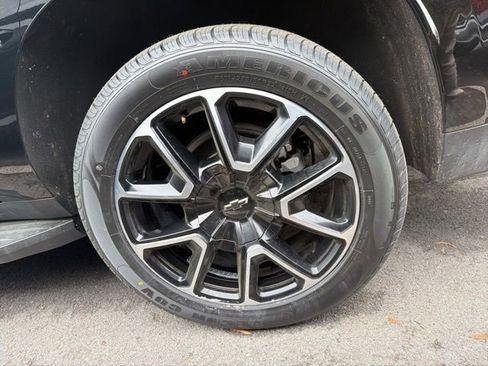 Used 2021 Chevrolet Suburban RST w/ Luxury Package image 29