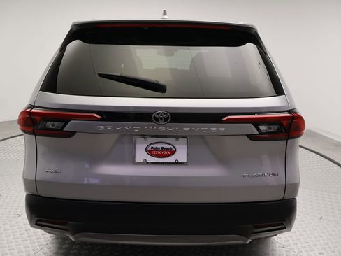 Certified 2024 Toyota Grand Highlander AWD image 9