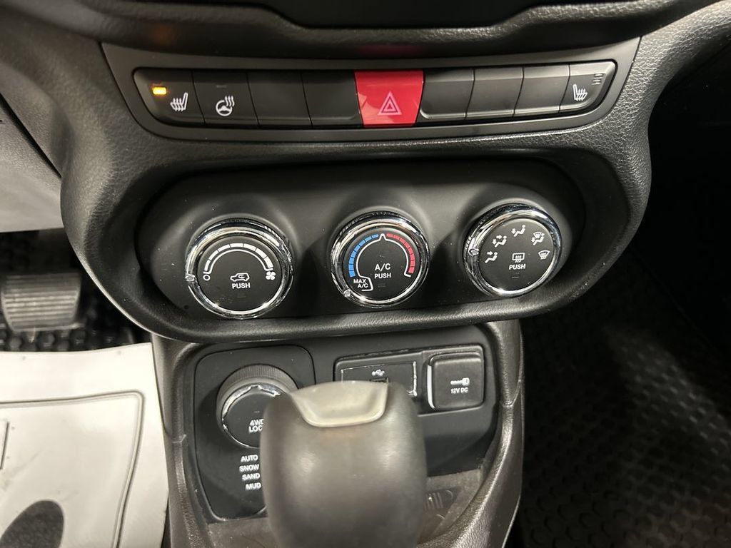 Used 2017 Jeep Renegade Altitude AWD/4WD image 16