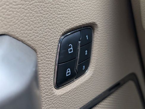 Used 2016 Ford F150 Lariat image 14