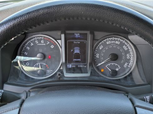 Used 2023 Toyota Tacoma TRD Off-Road w/ TRD Premium Off Road Package AWD/4WD image 10