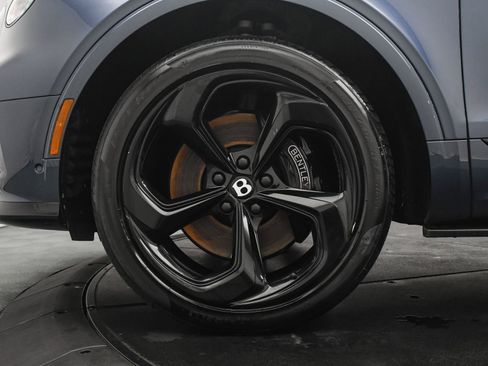 Used 2022 Bentley Bentayga image 6