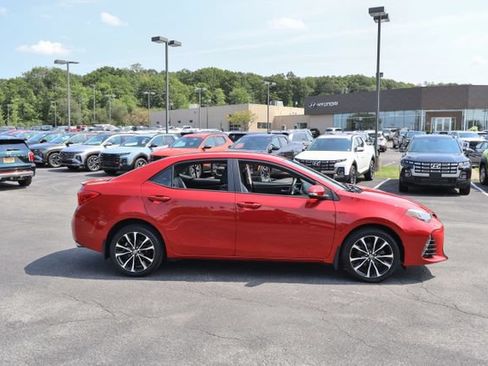 Used 2018 Toyota Corolla SE FWD image 8