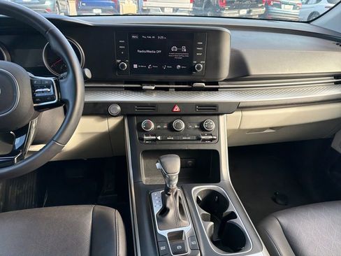 Certified 2023 Kia Carnival LX image 20