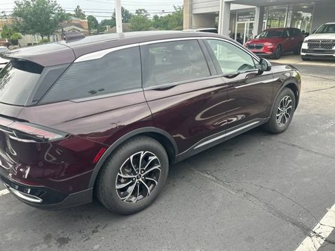 Used 2024 Lincoln Nautilus Premier AWD/4WD image 8