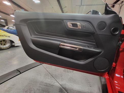 Used 2017 Ford Mustang Shelby GT350R w/ GT350R Equipment Group 920A image 21