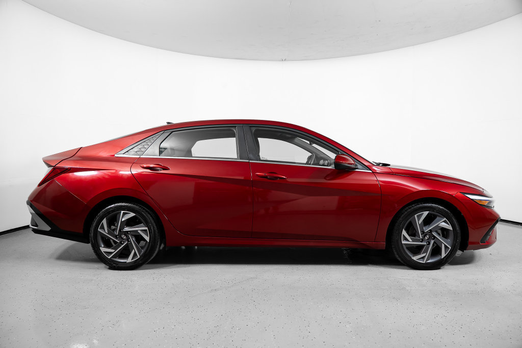 Certified 2025 Hyundai Elantra SEL FWD image 3