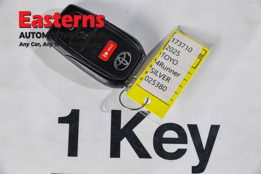 Used 2025 Toyota 4Runner SR5 AWD/4WD image 27