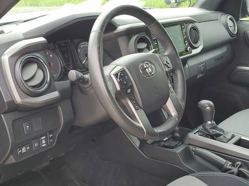 Used 2020 Toyota Tacoma TRD Off-Road w/ Technology Package AWD/4WD image 20