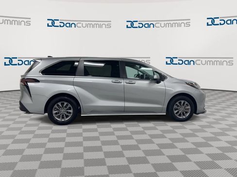 Used 2023 Toyota Sienna LE FWD image 9