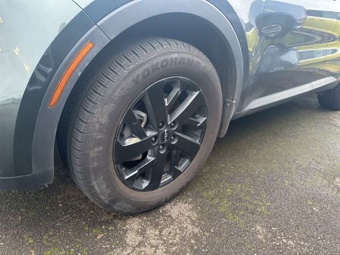 Used 2022 Kia Sorento S w/ Panoramic Sunroof Package image 2