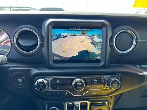 Used 2023 Jeep Wrangler Unlimited Sahara AWD/4WD image 18
