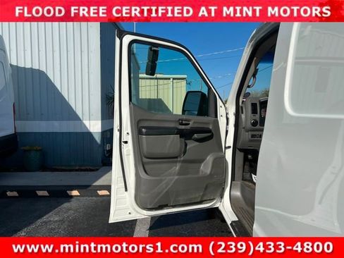 Used 2021 Nissan NV 2500 SV image 9