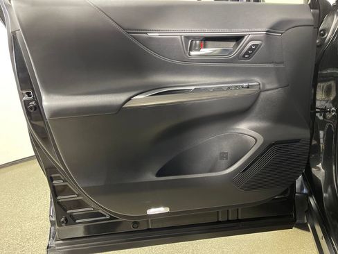 Certified 2022 Toyota Venza Limited AWD/4WD image 17