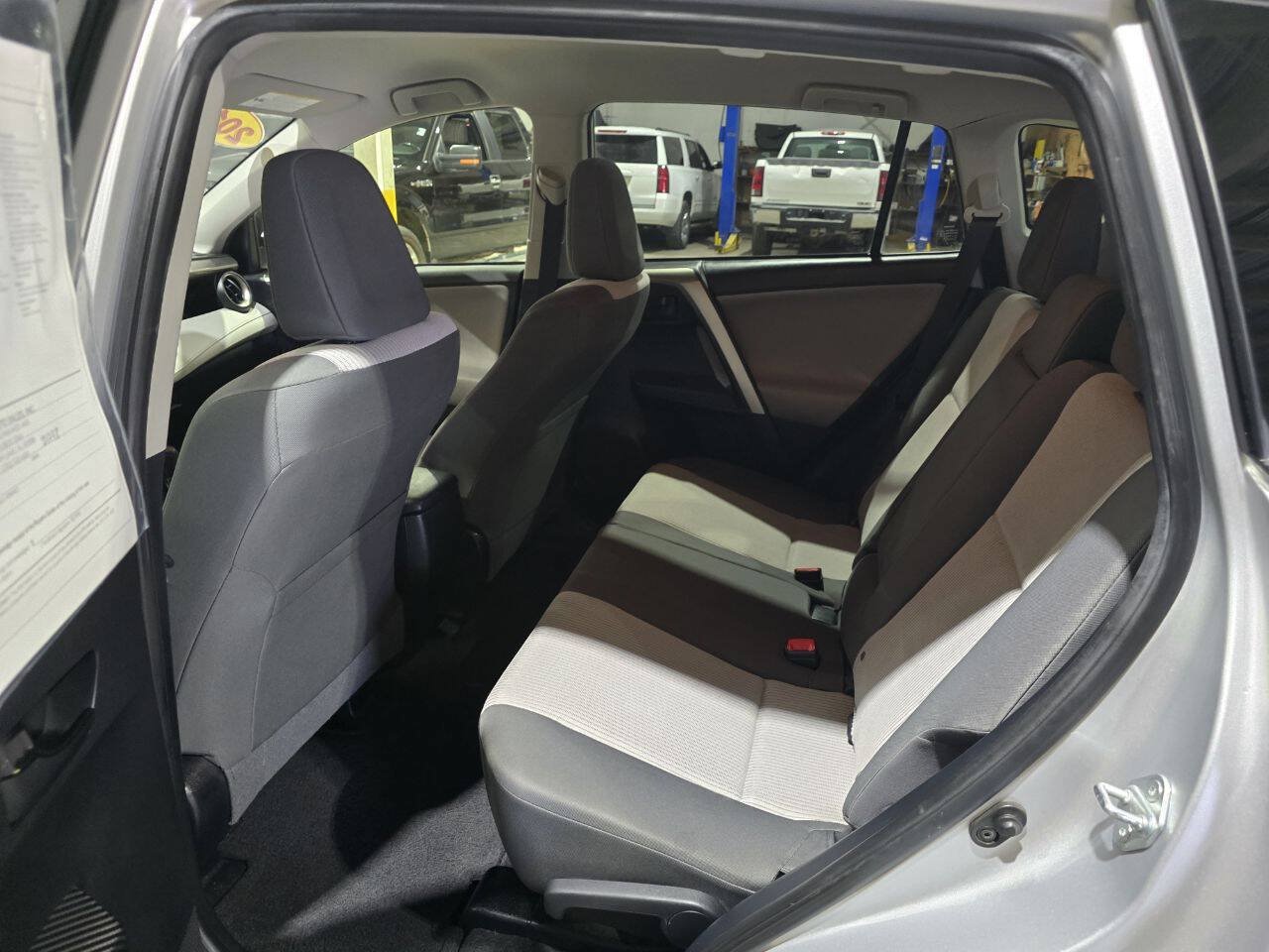 Used 2015 Toyota RAV4 LE AWD/4WD image 26