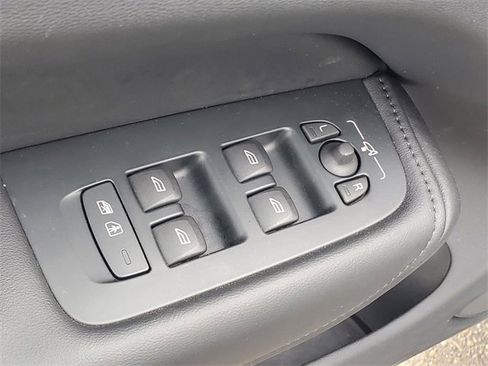 Certified 2025 Volvo XC60 B5 Plus image 12