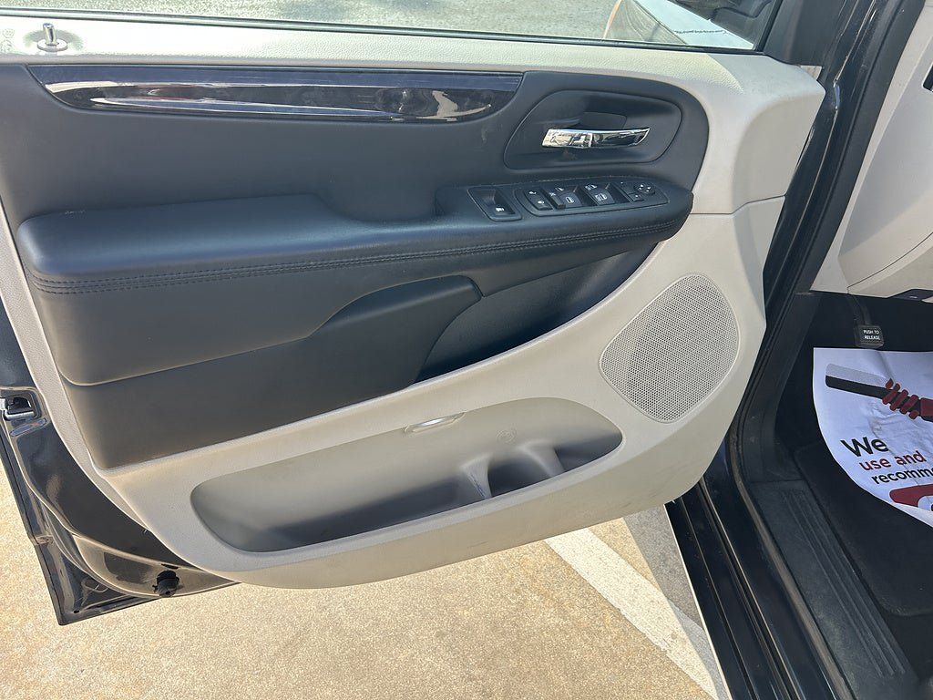 Used 2013 Dodge Grand Caravan SXT w/ Rear Park Assist Pkg FWD image 10