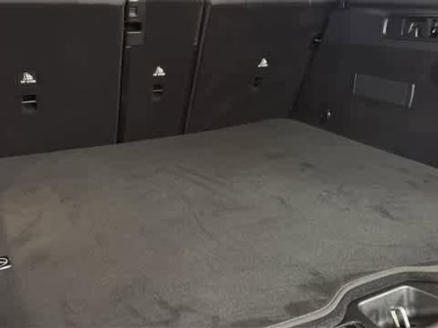 Certified 2025 Mercedes-Benz GLC 300 4MATIC image 30