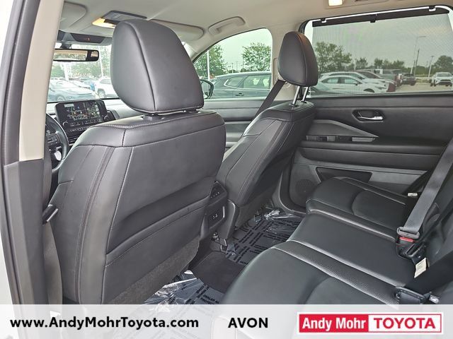 Used 2023 Nissan Pathfinder SL AWD/4WD image 27
