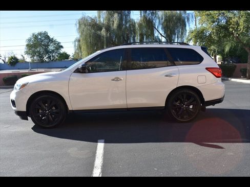 Used 2018 Nissan Pathfinder SL w/ Midnight Edition Package image 4