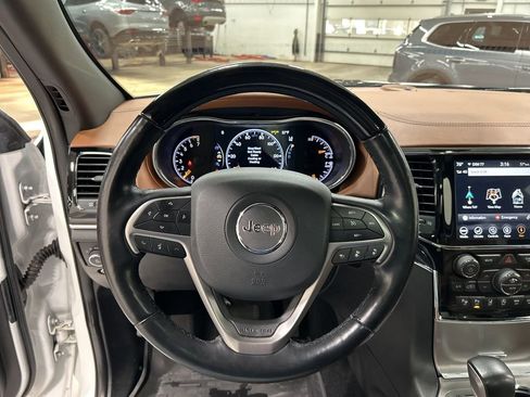 Used 2021 Jeep Grand Cherokee Overland AWD/4WD image 17