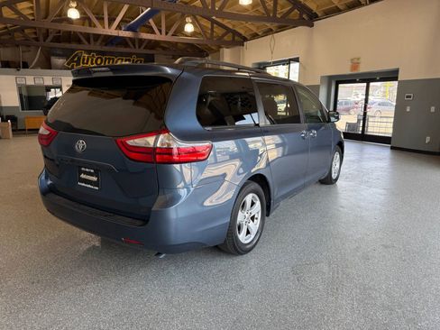 Used 2015 Toyota Sienna LE image 7