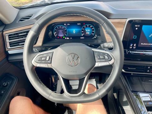 Used 2024 Volkswagen Atlas SE image 15