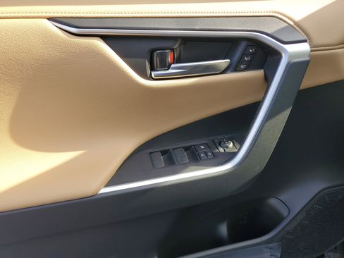 New 2025 Toyota RAV4 Limited image 19