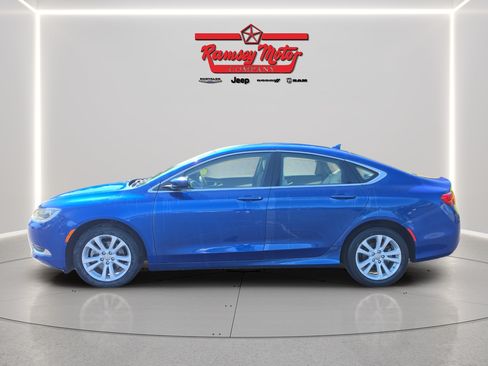 Used 2017 Chrysler 200 Limited Platinum FWD image 2