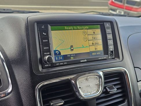 Used 2011 Chrysler Town & Country Limited FWD image 35